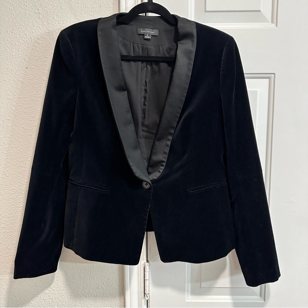 Ann Taylor Black Velvet Tuxedo Blazer Size 6